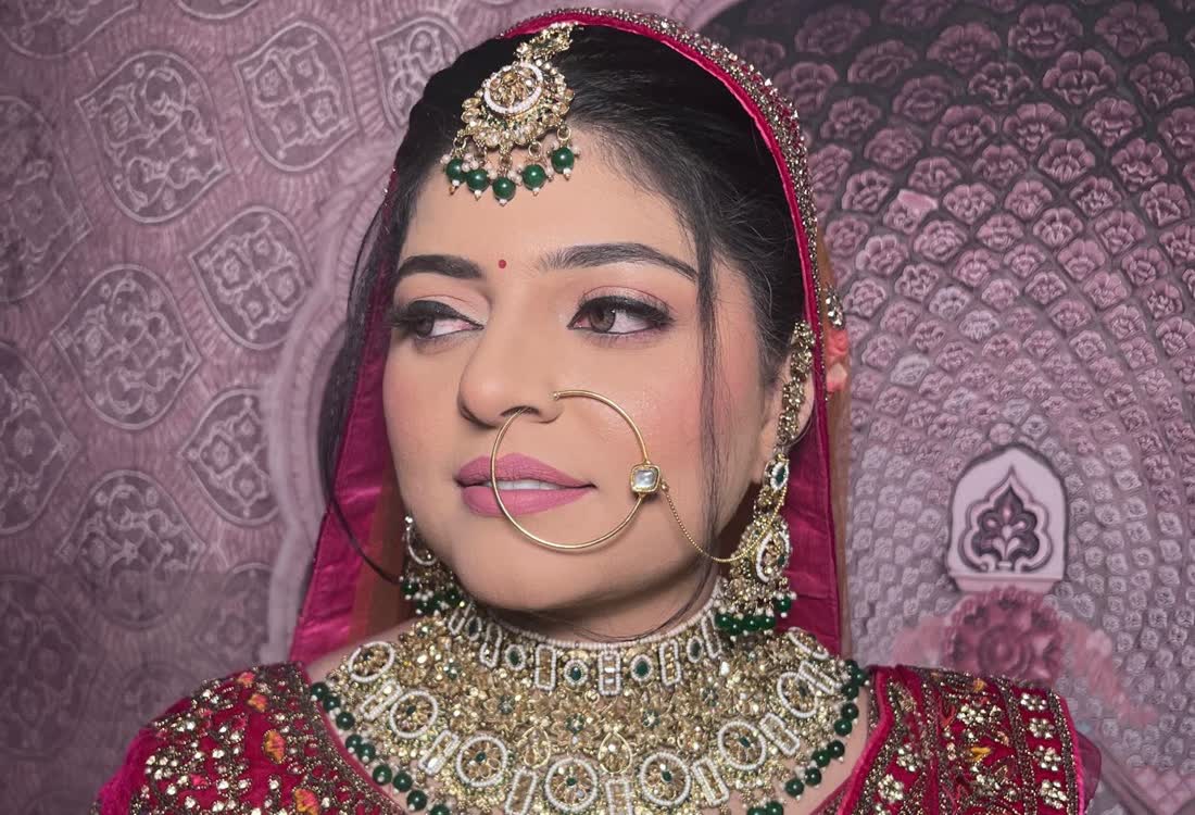 Bride with nath and pink dupatta